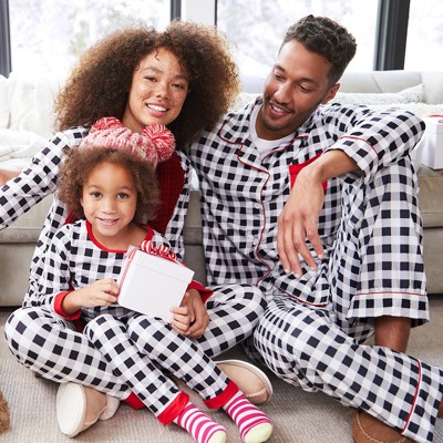 Cozy Up: Holiday Pajamas & Loungewear for the Family