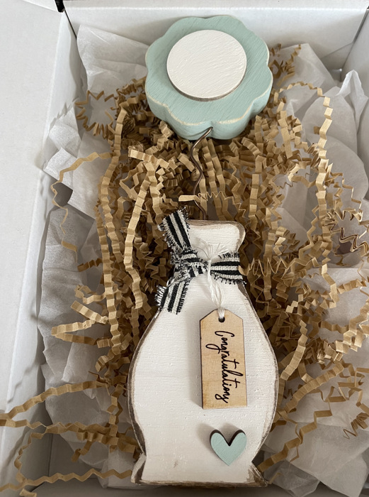 Memorable gifts / wooden flowers / 