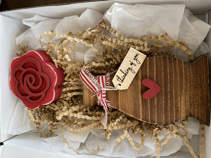 Memorable gifts / wooden flowers / 