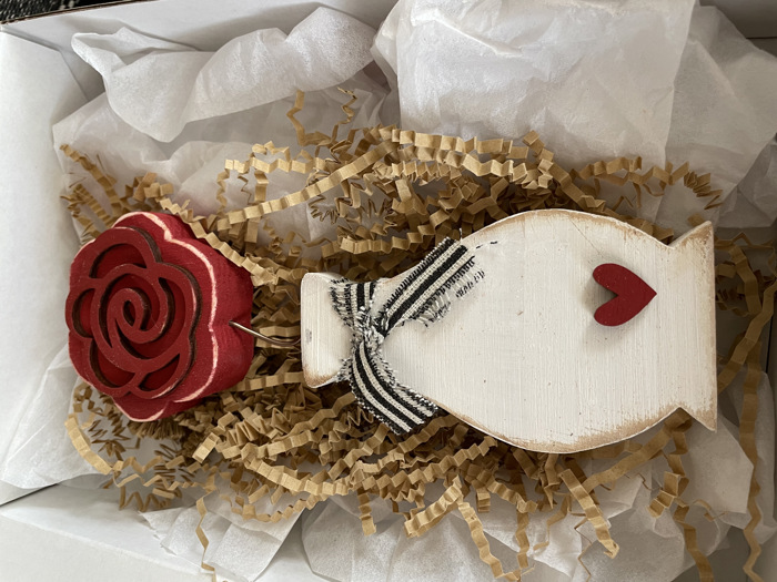 Memorable gifts / wooden flowers / 
