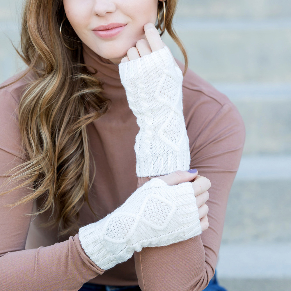 Cable Knit Short Handwarmers | AILI'S CORNER