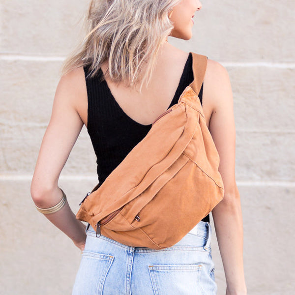 London Oversized Canvas Crescent Sling | AILI'S CORNER