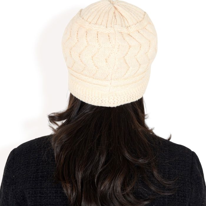 Women's Knitted Newsboy Cap with Braided Cable Pattern and Stylish Brim Design