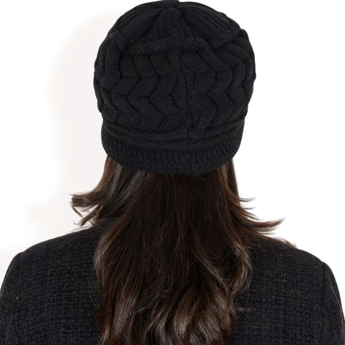 Women's Knitted Newsboy Cap with Braided Cable Pattern and Stylish Brim Design