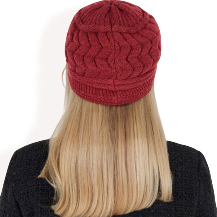 Women's Knitted Newsboy Cap with Braided Cable Pattern and Stylish Brim Design