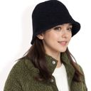 Black Women's High Pile Fleece Bucket Hat with Soft Textured Fabric and Modern Casual Design