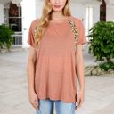  Short Sleeve Casual T-Shirt with Leopard Print Accents and Raglan Sleeves for Everyday Wear