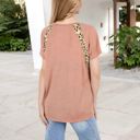  Short Sleeve Casual T-Shirt with Leopard Print Accents and Raglan Sleeves for Everyday Wear