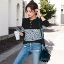 Black Large Leopard Print Pullover Sweatshirt with Long Sleeves and Ribbed Cuffs