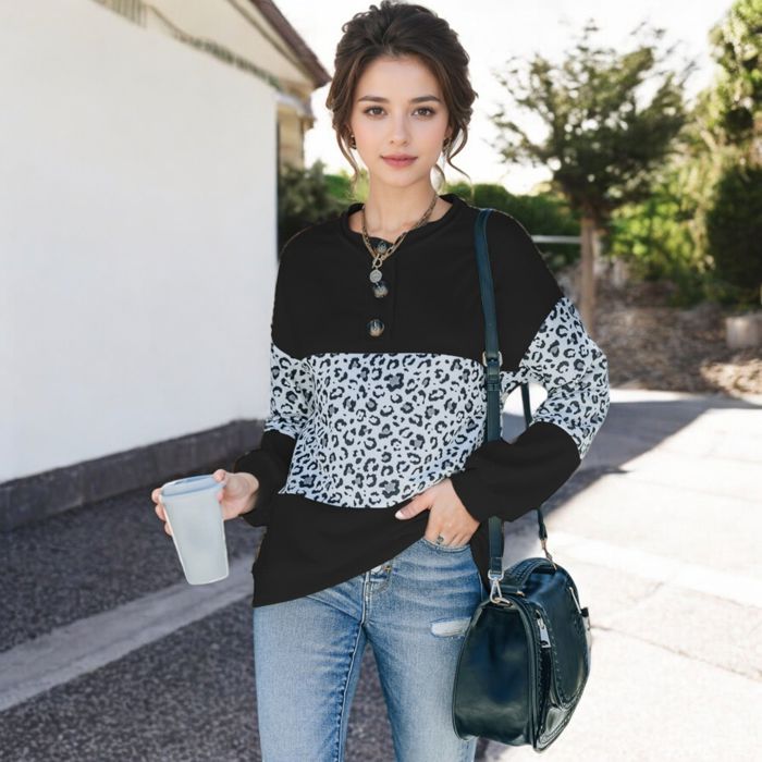 Leopard Print Pullover Sweatshirt with Long Sleeves and Ribbed Cuffs