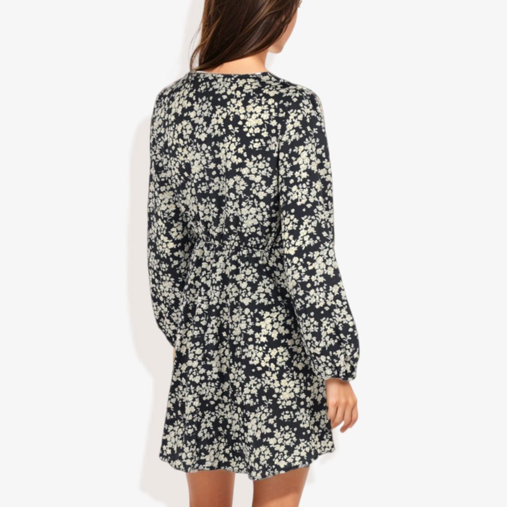 Long Sleeve Floral Print Mini Dress with V-Neck and Tie Front Detail Casual Outfit