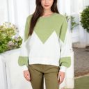 Green Large Zigzag Color Block Sweater with Long Sleeves and Crew Neck