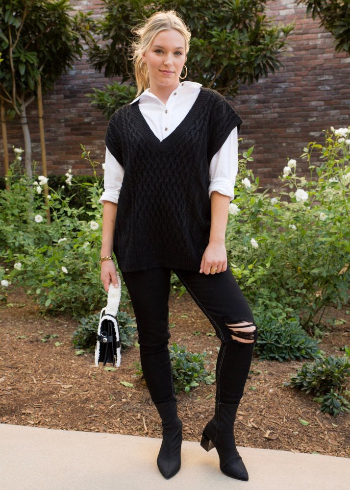 Sleeveless Cable Knit Sweater Vest with V-Neck and Ribbed Hem