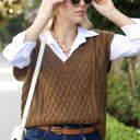 Brown L-XL Sleeveless Cable Knit Sweater Vest with V-Neck and Ribbed Hem