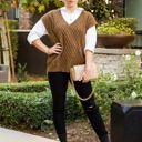 Brown L-XL Sleeveless Cable Knit Sweater Vest with V-Neck and Ribbed Hem