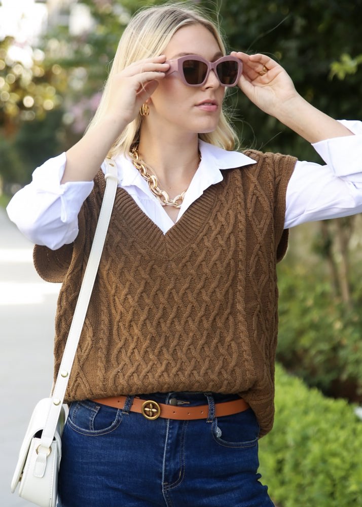 Sleeveless Cable Knit Sweater Vest with V-Neck and Ribbed Hem