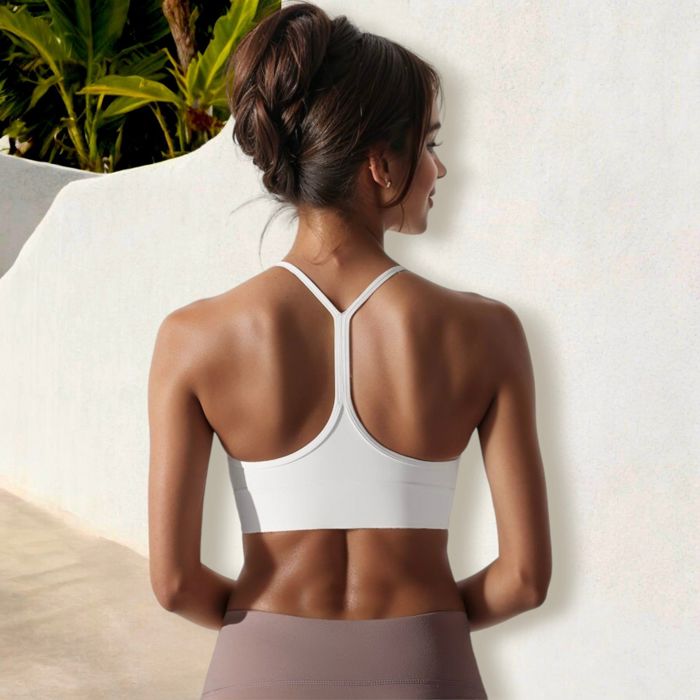 Women's Low Impact Racerback Sports Bra with Seamless Construction and Breathable Fabric