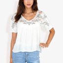 White Large Hi-Low V-Neck Blouse With Floral Details And Short Sleeves