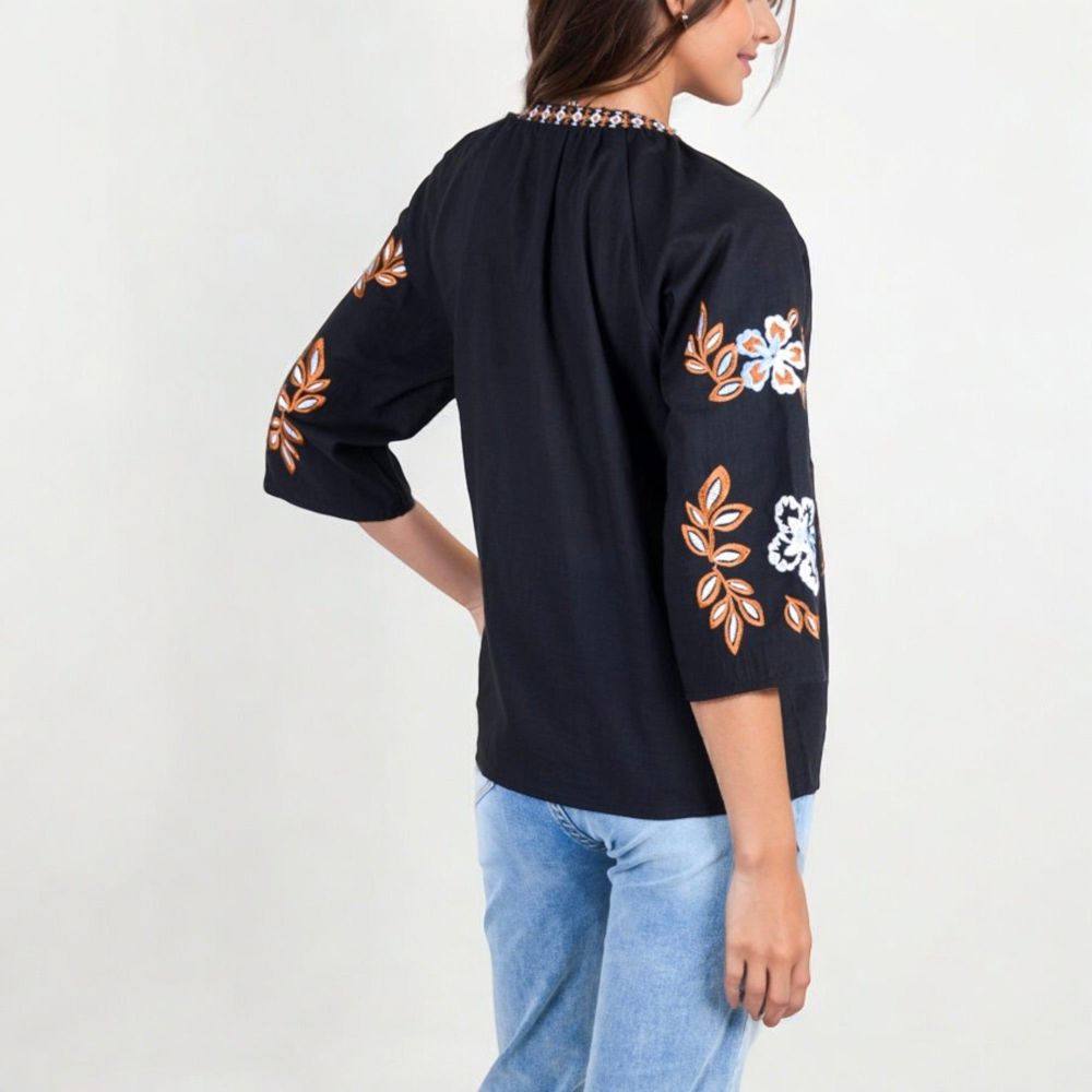 Embroidered Tunic Top With 3/4 Sleeves And Floral Patterns