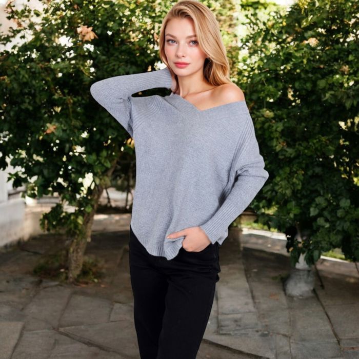 Textured Knit Sweater with V-Neckline and Ribbed Sleeves