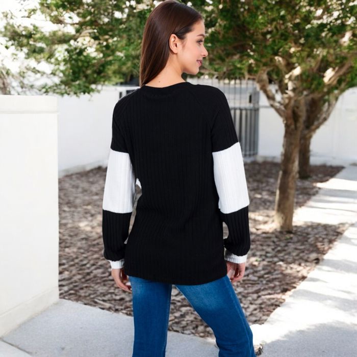 Color Block Ribbed Knit Top with Button Detail and V-Neckline