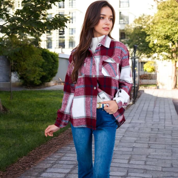 Plaid Button-Down Shirt with Classic Design and Relaxed Fit