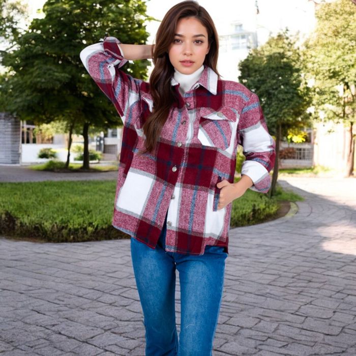 Plaid Button-Down Shirt with Classic Design and Relaxed Fit