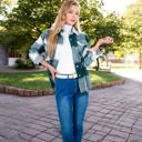 Green Large Plaid Button-Down Shirt with Classic Design and Relaxed Fit