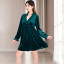 Green Large Women's Velvet Dress with V-Neck and Long Sleeves