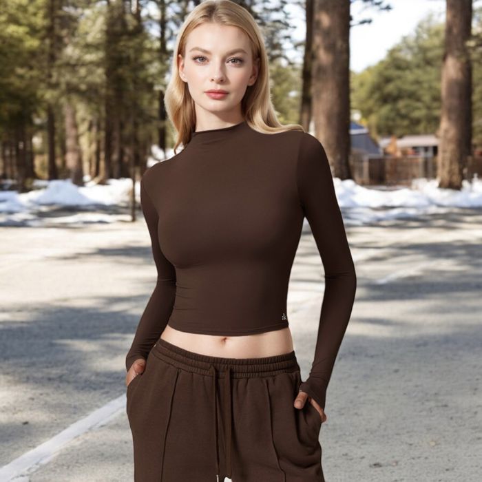 Women's Long Sleeve Mock Neck Cropped Activewear Top