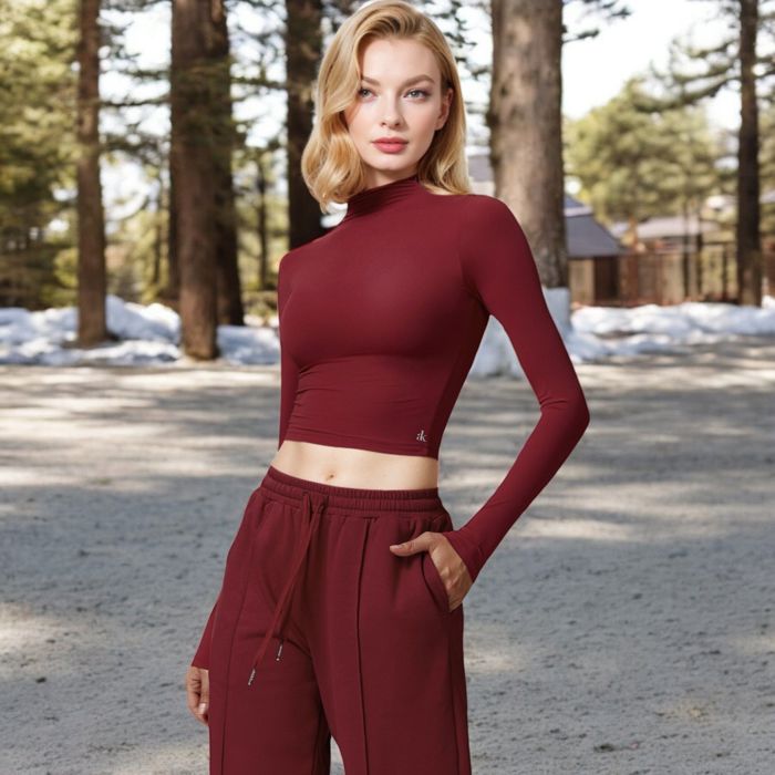 Women's Long Sleeve Mock Neck Cropped Activewear Top