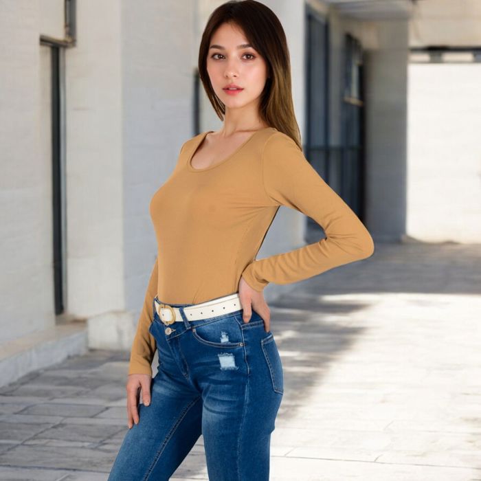 Women's Long Sleeve Scoop Neck Stretch Knit Top