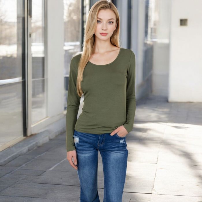 Women's Long Sleeve Scoop Neck Stretch Knit Top