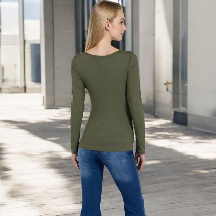 Women's Long Sleeve Scoop Neck Stretch Knit Top