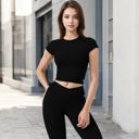 Black Large Women's Short Sleeve Cropped Activewear Top with Fitted Silhouette