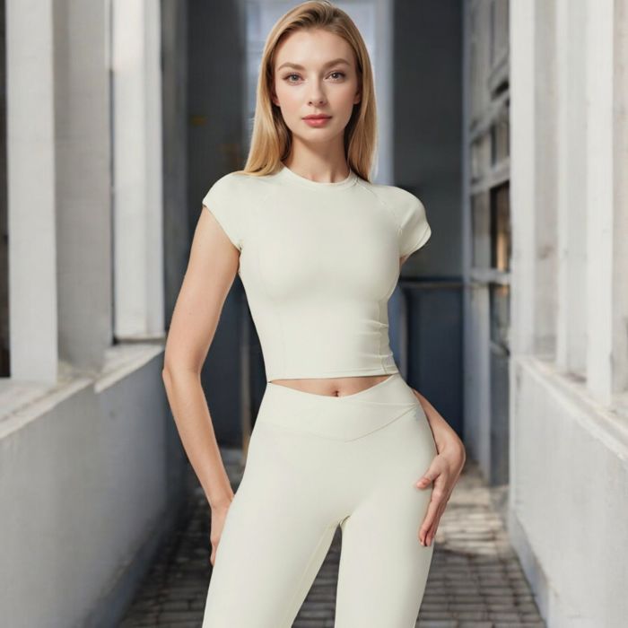 Women's Short Sleeve Cropped Activewear Top with Fitted Silhouette