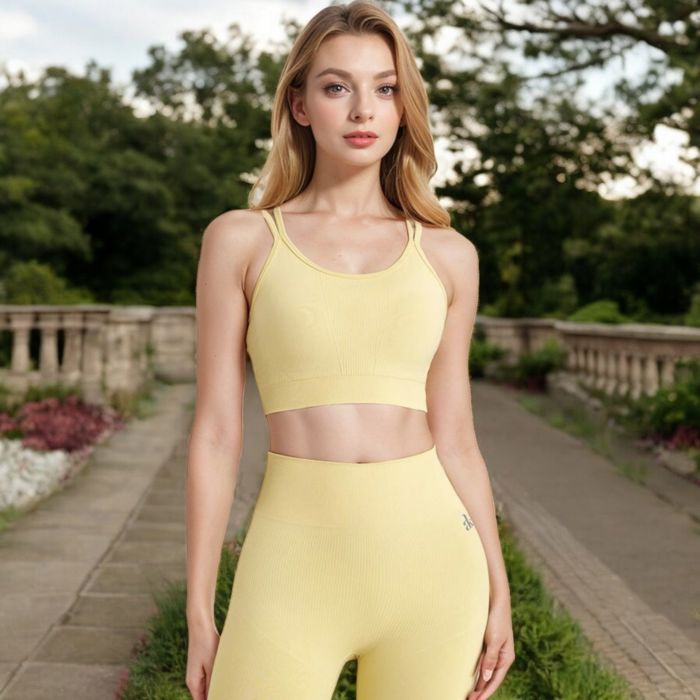 Women's Ribbed Seamless Sports Bra with Crisscross Back