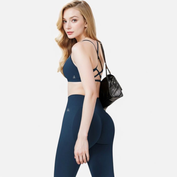 Women's Seamless Sports Bra with Scoop Neck and Thin Fixed Straps