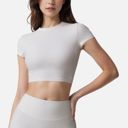 White Medium Women's Short Sleeve Ribbed Crop Top with Crew Neck and Stretch Fabric