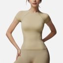  Women's Short Sleeve Seamless Fitted Tee with Crew Neck and Stretch Fabric
