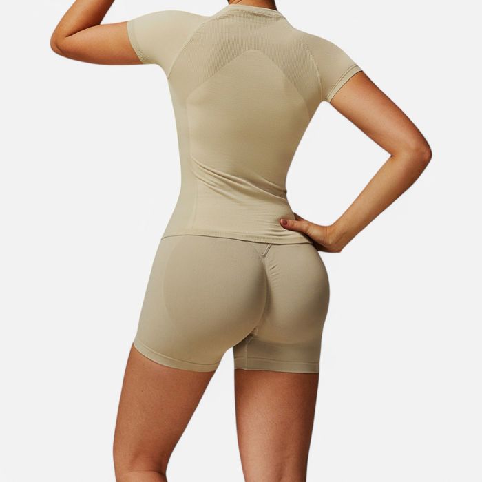 Women's Short Sleeve Seamless Fitted Tee with Crew Neck and Stretch Fabric