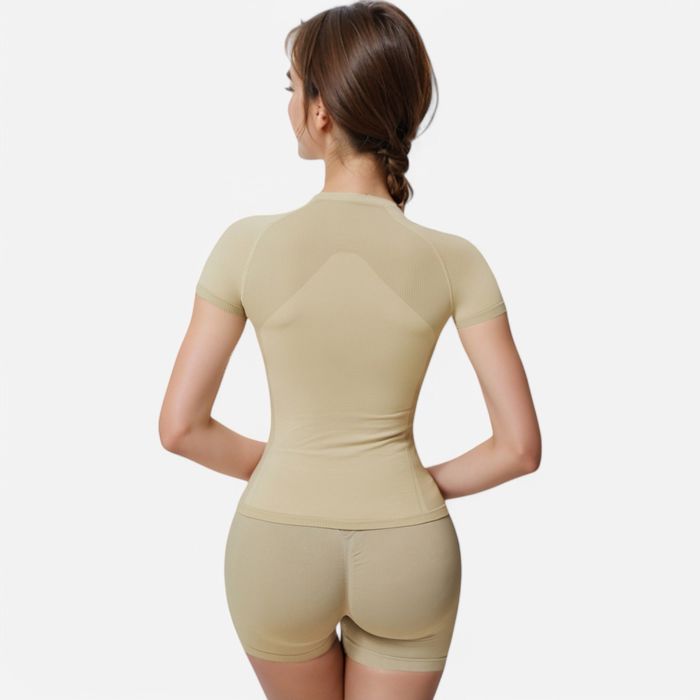Women's Short Sleeve Seamless Fitted Tee with Crew Neck and Stretch Fabric