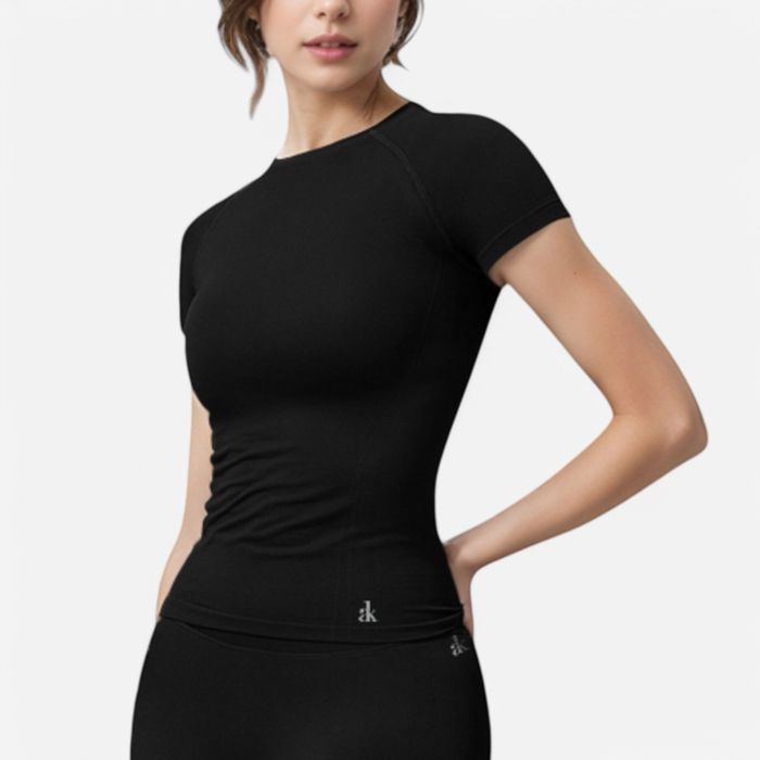 Women's Short Sleeve Seamless Fitted Tee with Crew Neck and Stretch Fabric