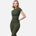 Green Large Women's Short Sleeve Seamless Fitted Tee with Crew Neck and Stretch Fabric