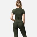 Green Medium Women's Short Sleeve Seamless Fitted Tee with Crew Neck and Stretch Fabric