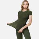 Green Medium Women's Short Sleeve Seamless Fitted Tee with Crew Neck and Stretch Fabric