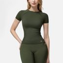 Green Small Women's Short Sleeve Seamless Fitted Tee with Crew Neck and Stretch Fabric