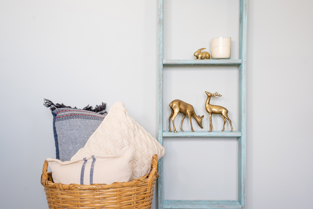 Rustic Farmhouse Reclaimed Wood Decorative Bookcase/Blankets Picket Ladder