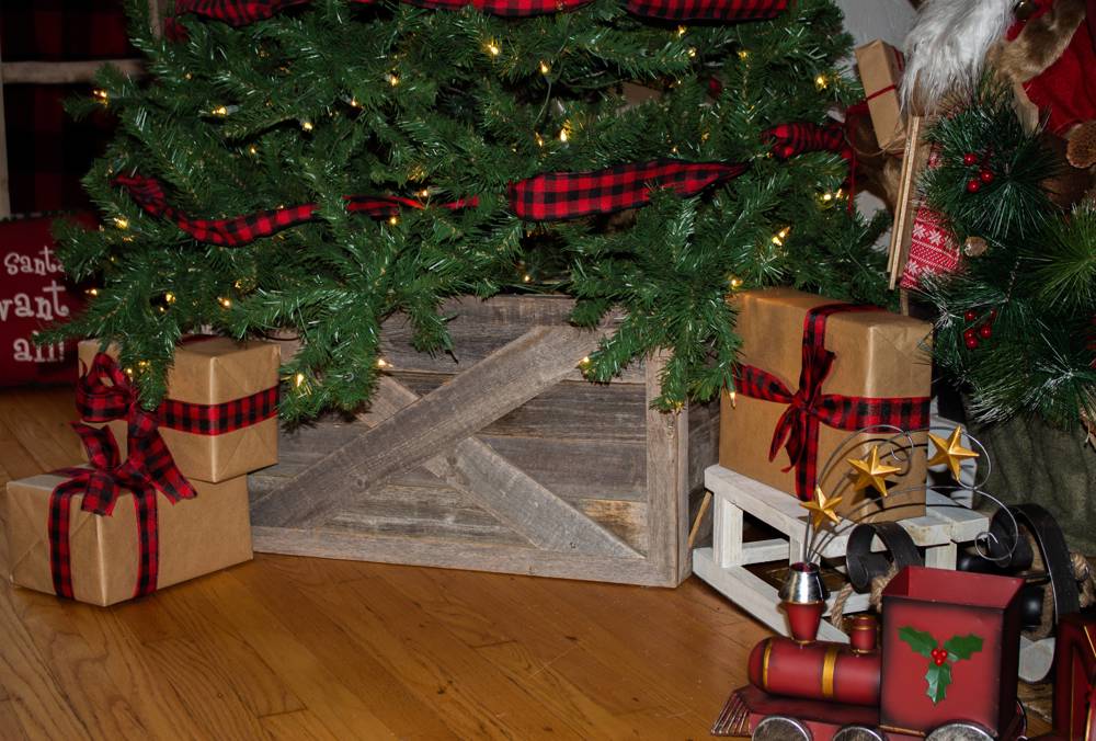 Rustic Farmhouse Deluxe Series Reclaimed Wooden Christmas Tree Box Collar