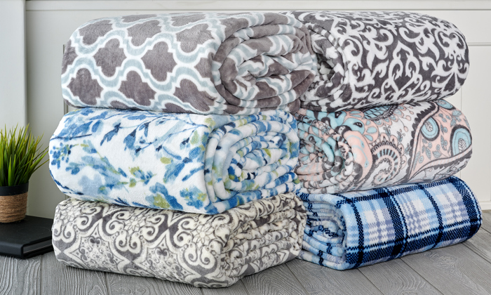 Kathy ireland Holiday Print Plush Flannel Throw Blanket